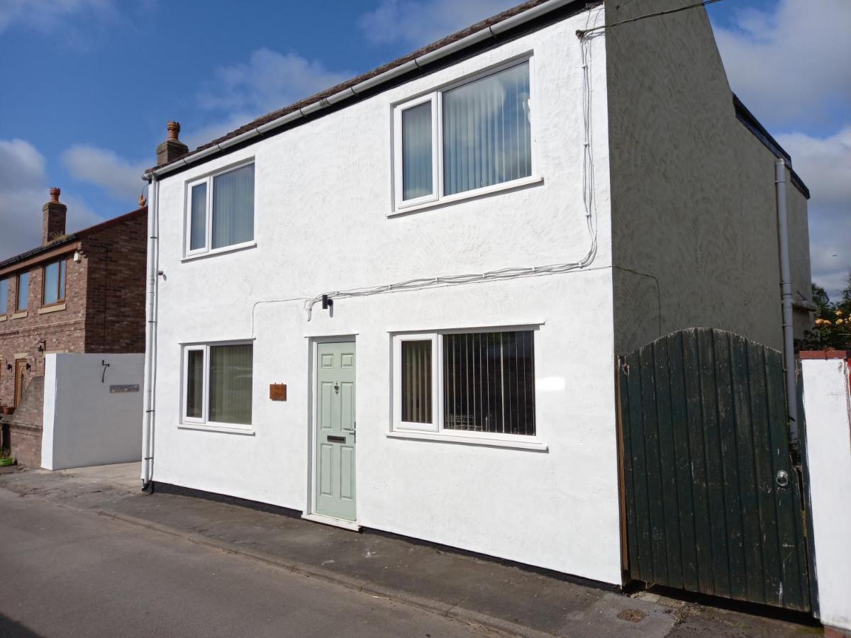 Pet Friendly Beautiful Detached Cottage Close To Spurn Point, Easington And Withersea Кингстон-апон-Халл Экстерьер фото
